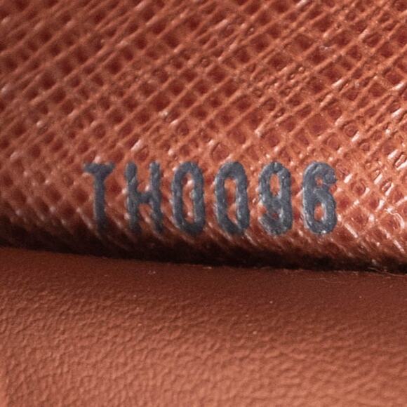 Authentic Louis Vuitton Monogram Multicles 4 Key Holder 2006 France - Picture 13 of 16